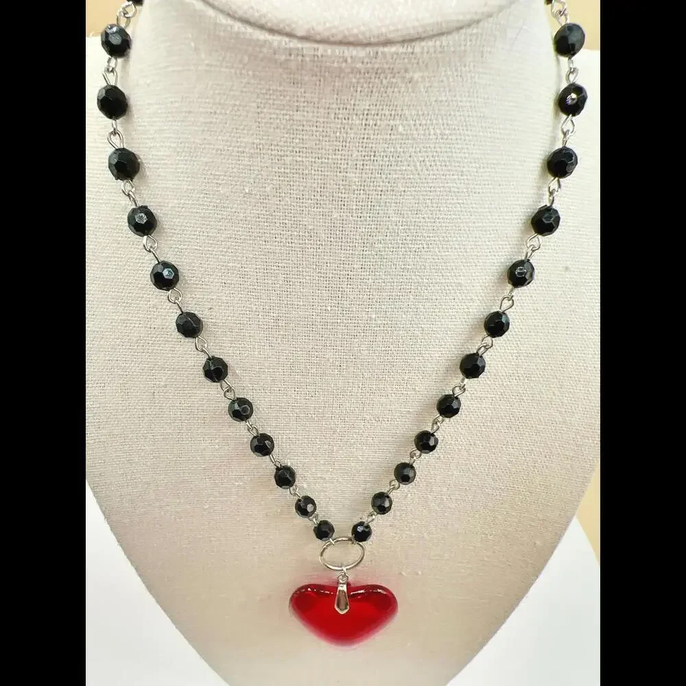Stunning Black Beaded Heart Pendant Necklace - Picture 5 of 13